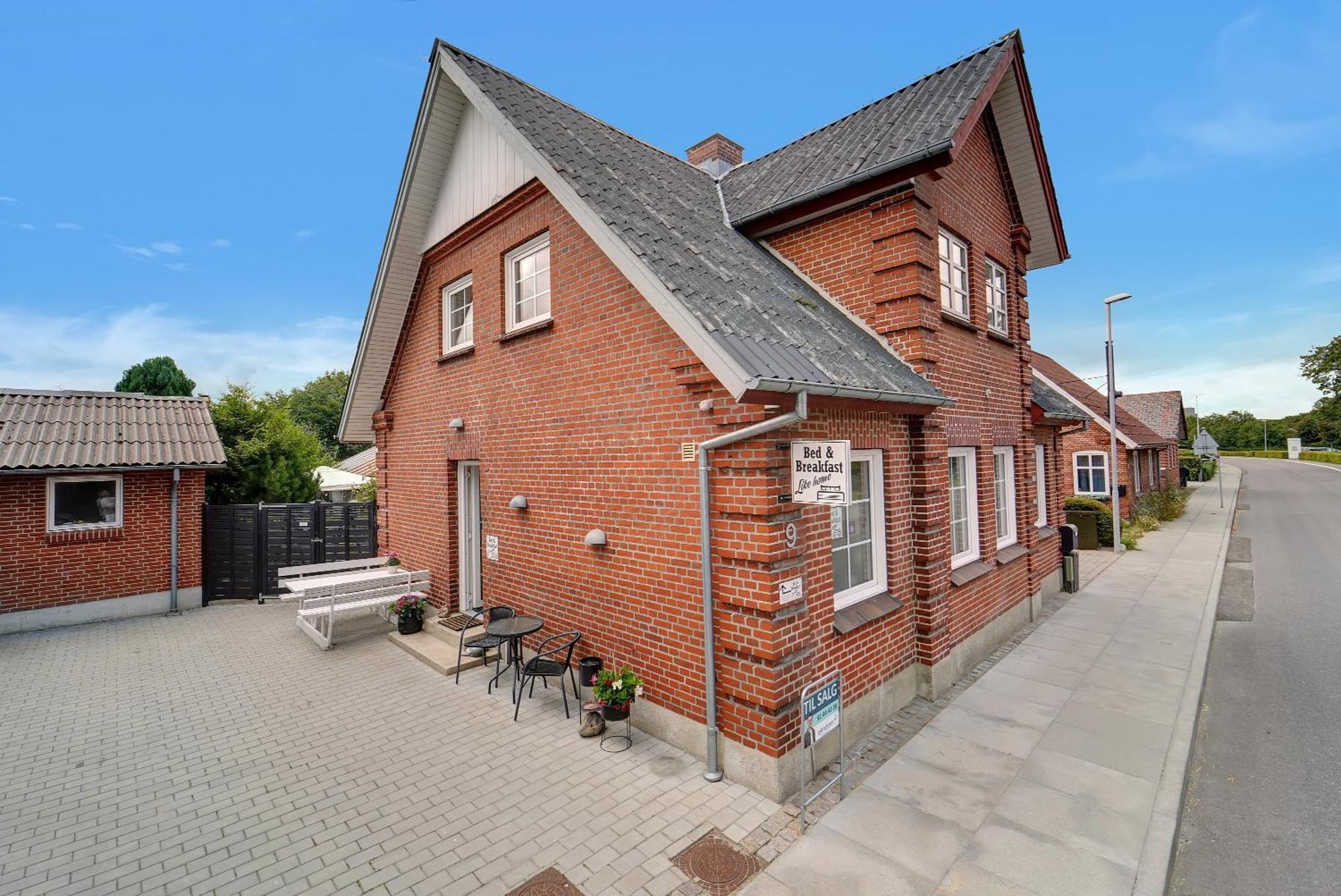 Like Home Holiday House 9 A Варде Экстерьер фото